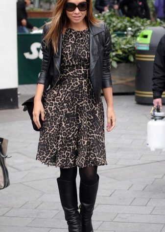 Black jacket and boots for a dress with a leopard print