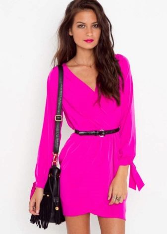 Short fuchsia dress with long sleeves