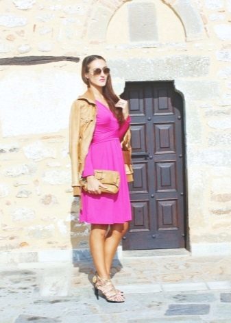 Beige jacket and fuchsia dress shoes