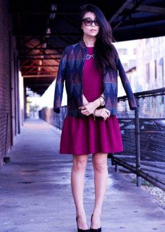 Pakaian Raspberry digabungkan dengan warna yang berbeza