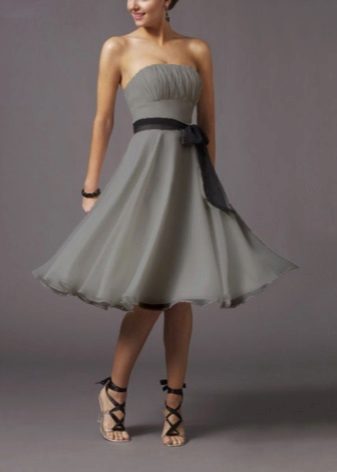 Gray dress with black sandals