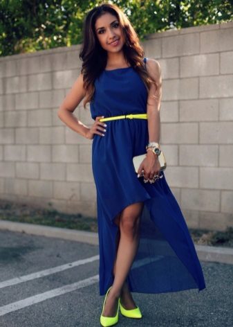 Yellow shoes for a navy blue dress