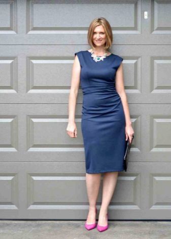 Pink dress shoes in dark blue