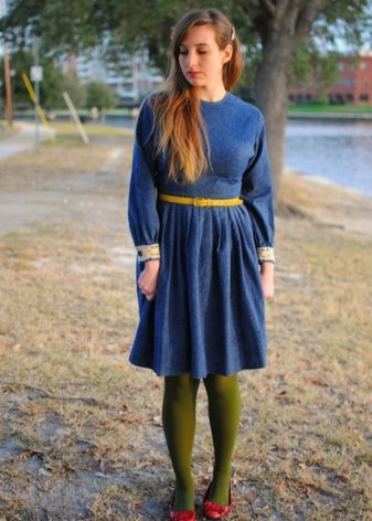 Green tights for a navy blue dress