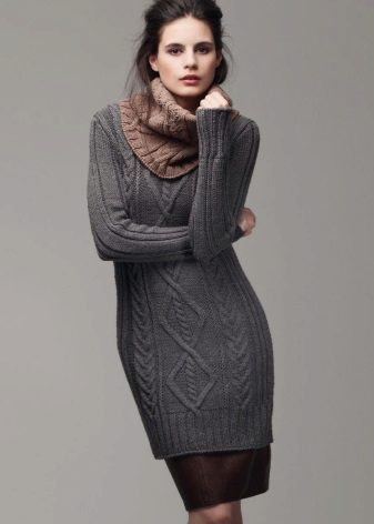 Knitted sweater dress with sleeves