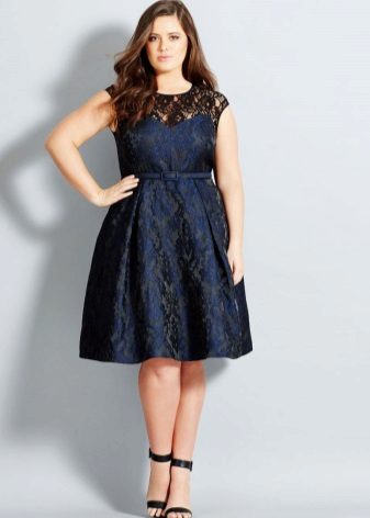 Medium length dress for full of thick material, hiding belly