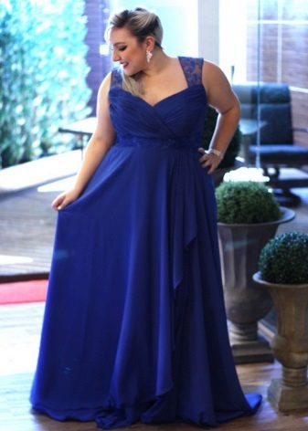 The right dresses for overweight women of short stature