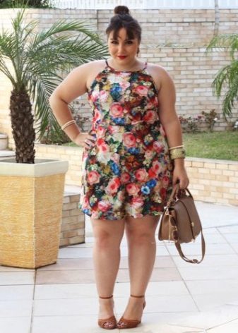 A simple dress for obese women of short stature