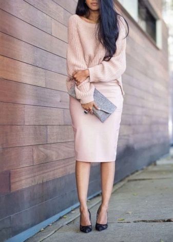 Color tights for office dress code