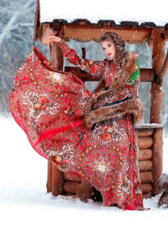 Clothing and accessories for the Russian dress
