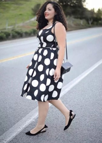 A black sundress in large white peas combined with ballet flats for overweight women