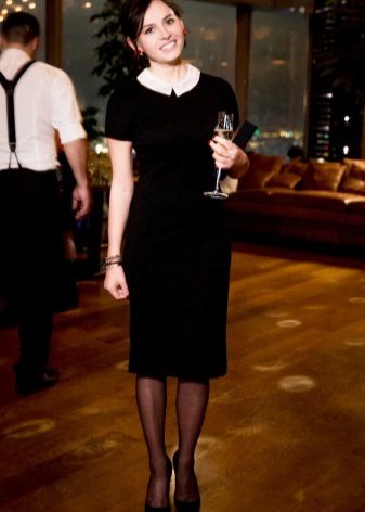 Sheath dress with a small contrast collar