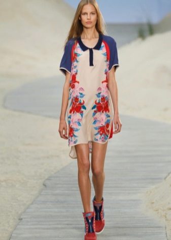 Sneakers for a polo dress