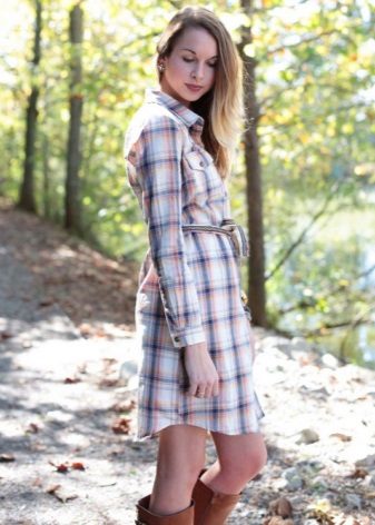Light, diling midi check shirt dress