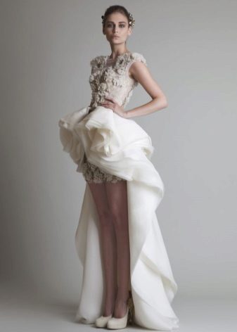 Short dress with a train