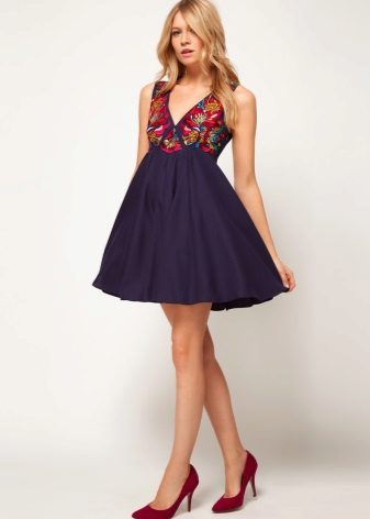 A-line na damit na may burda