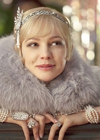 Rotājumi kleitai 30. gadu stilā