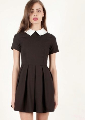 Dress with a pleated skirt for a figure like Pear