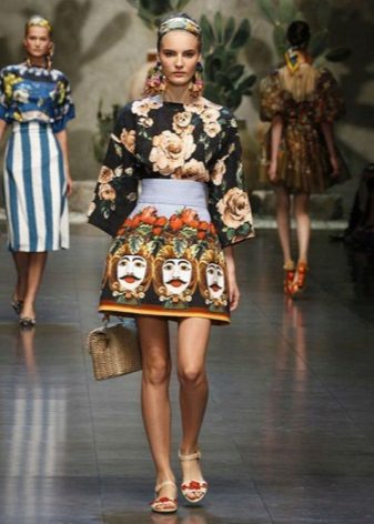 Kratka haljina s cvjetnim i etničkim uzorcima