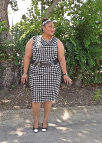 Dress crow's feet for overweight women