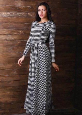 Long dress crow's feet with a belt