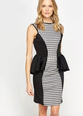 Dress goose legs with a peplum medium length combined with black fabric