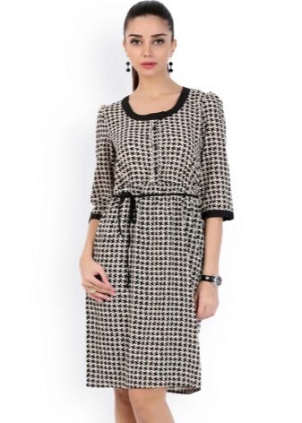 Dress goose legs straight cut medium length on the belt