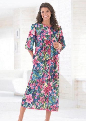 Dlouhé domácí župan