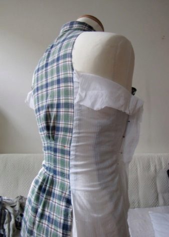 Modeling the sides of the dress