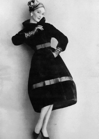 Dress with a bell skirt of past times