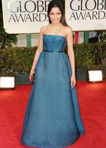 Strap to a long dress with a bell skirt