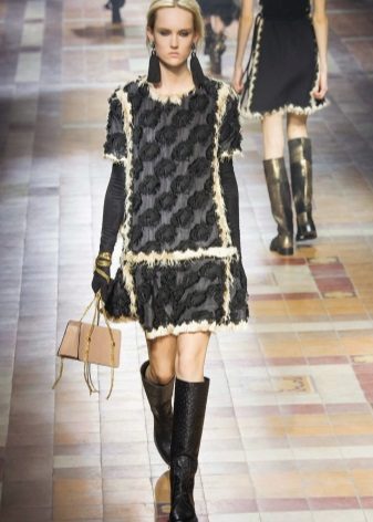 Accessoris per a un vestit curt de túnica