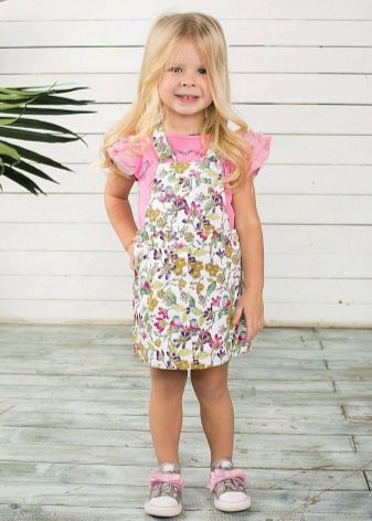 Summer sundress for a girl of 4 years