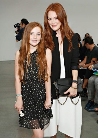 Dress in peas for the girl of 11 years