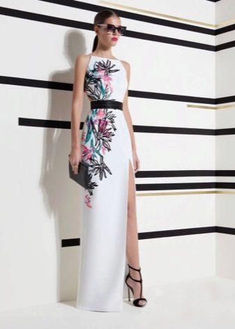 Choice of shoes for a long dress