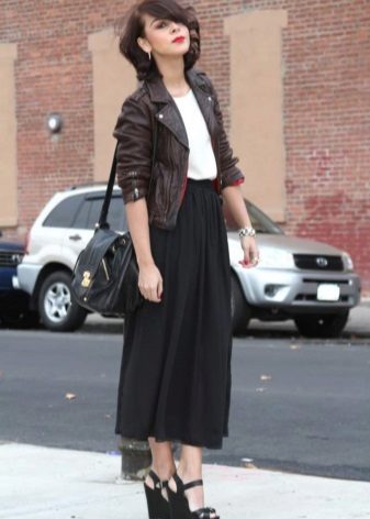 A half-sun skirt combined with a leather jacket