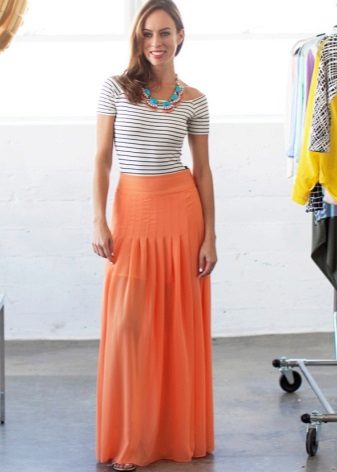 Half-skirt long skirt for girls with an hourglass figure