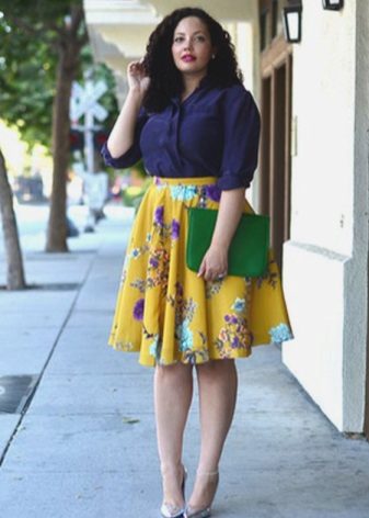 Apple pleated skirt