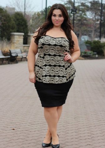 Skirt in black for a girl with a figure like Apple