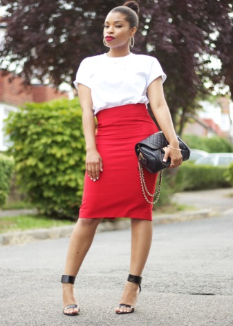 Red pencil skirt with a white top - evening look