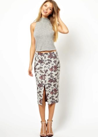 Brightly colored pencil skirt with a slit