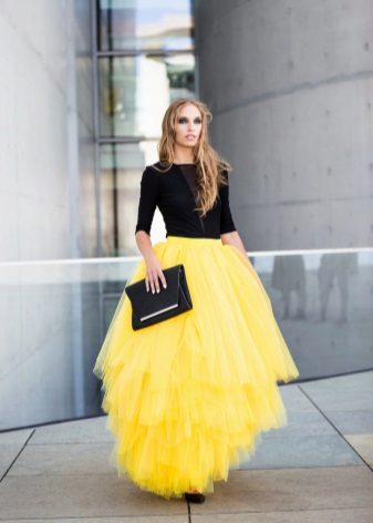 Multi-layered long skirt with tiers of different widths