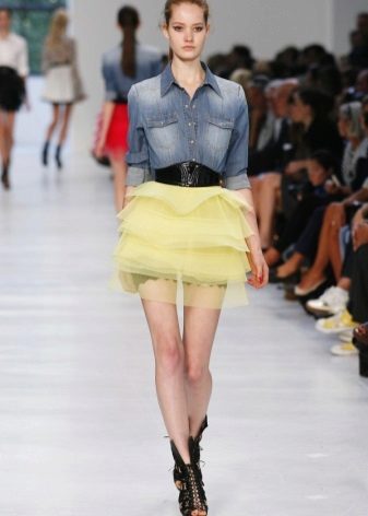 Layered short yellow skirt