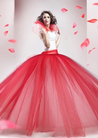 puffy dress with a skirt of pink taffeta