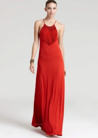 Kleid mit einem Pony auf der Brust