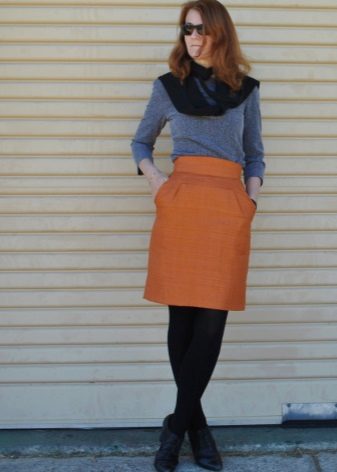 Straight midi skirt with pockets
