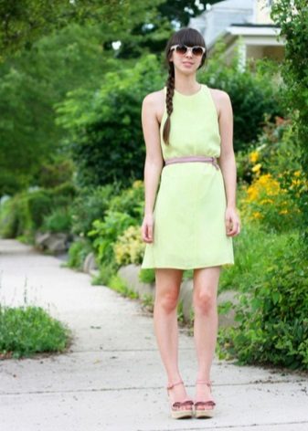 Accessories for light green dress