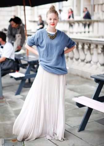 white floor pleated skirt