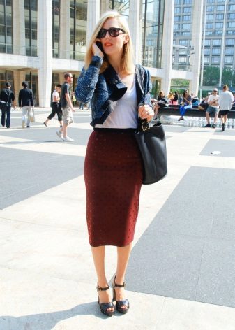 medium-length pencil skirt with a small pattern