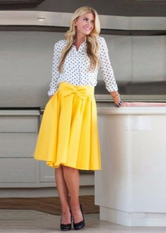 Medium yellow skirt with bow